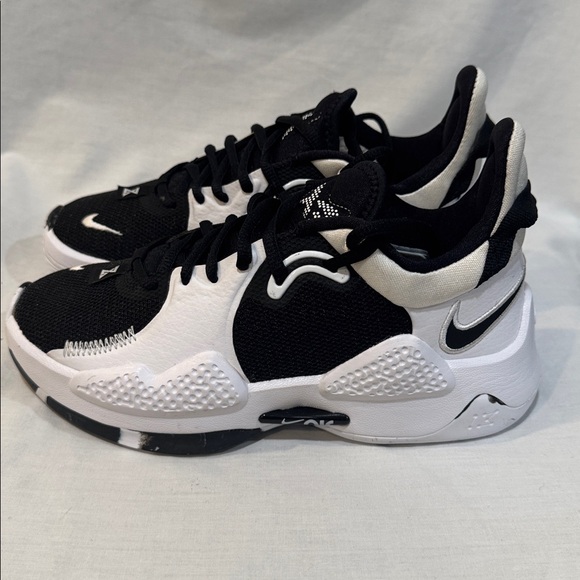 Paul George PG 5 TB Black and White Athletic Sneakers Boys size 4